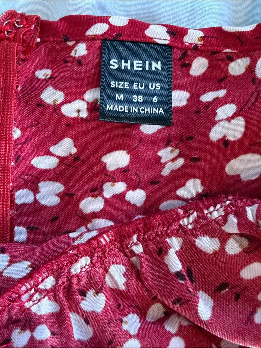 SHEIN Red Halter V-Neck Printed Romper ties around the neck - Picture 8 of 8